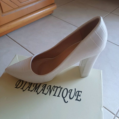 Pumps like new, white with croco pattern, size 38, heel 9.5cm
