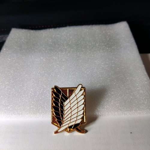 Attack on Titan Pin Scouting Corps new, black on gold background