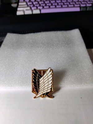 Attack on Titan Pin Scouting Corps new, black on gold background