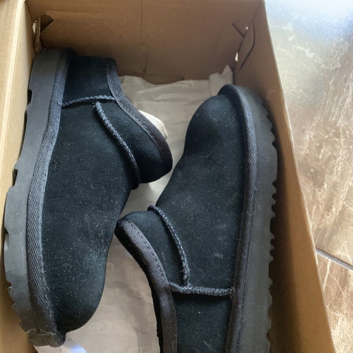 Ugg Australia low boots size 32.5 new, black