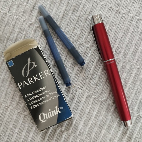 Parker Esprit fountain pen like new, Boudoir Red