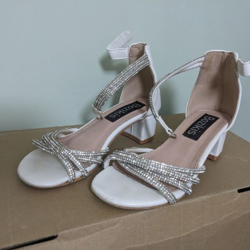 Bozikis girls' white high-heeled shoes size 31 used with rhinestones