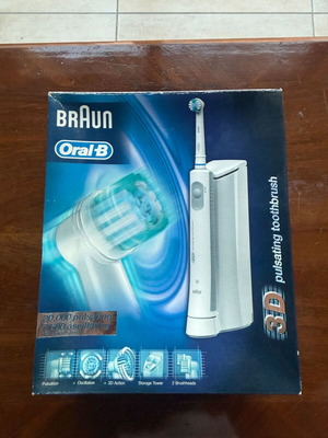 Braun Oral-B 3D Pulsating Electric Toothbrush new in box