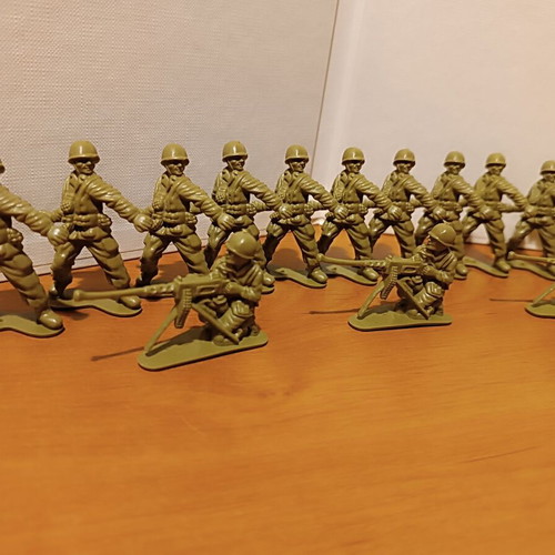 Plastic American soldier figures scale 1/32, 115 pieces from 1990s
