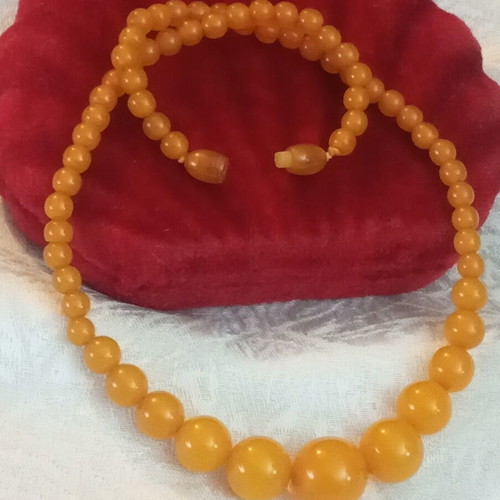 Vintage amber mastic necklace with screw clasp, 42 cm