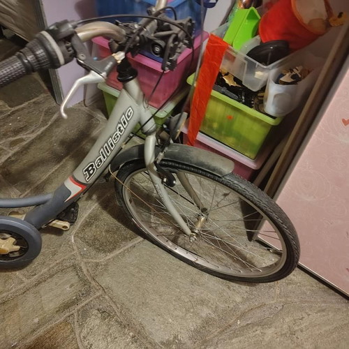 Ballistic Breeze 26" women's city bike used with suspension, rack & basket