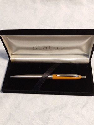 Vintage Status pen case with silver and tan metal pen like new