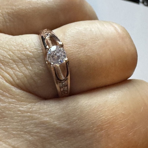 Ring with rhinestones, gold color