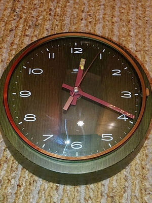 Metamec Kienzle vintage wall clock like new, wood case