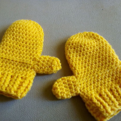 Handmade knitted baby gloves new