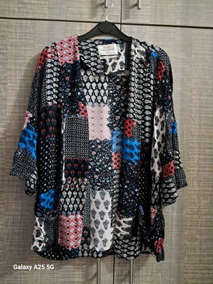 Boho cardigan Bershka NoS with pockets and side openings like new