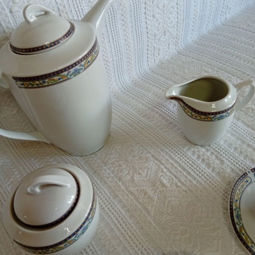 CROWN porcelain tea set with 2 cups