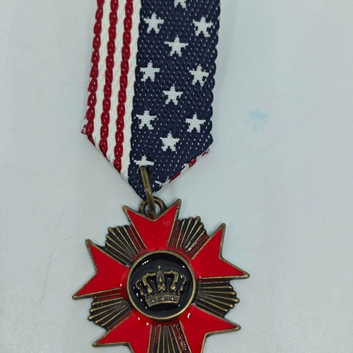 Vintage decorative medal with American flag and crown like new