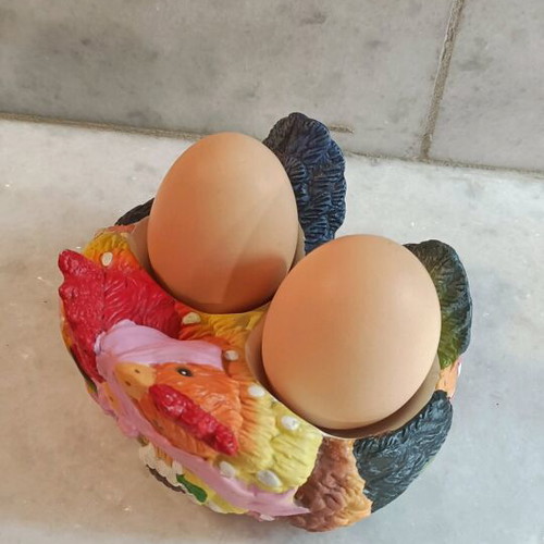 Gypsum Easter decorative egg holder for 2 eggs like new