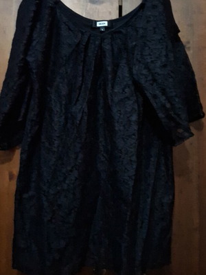 Lace blouse with straps, short sleeves, size large, like new