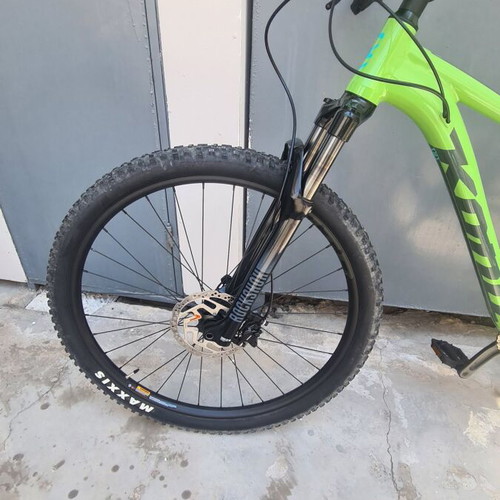 Kona Kahuna 29 2024 mountain bike like new with Bluegrass Intox helmet