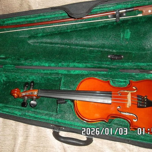 Cremona 1/4 Child Violin like new with case and accessories