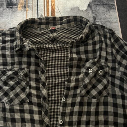 Shirt like new, size M, black and gray