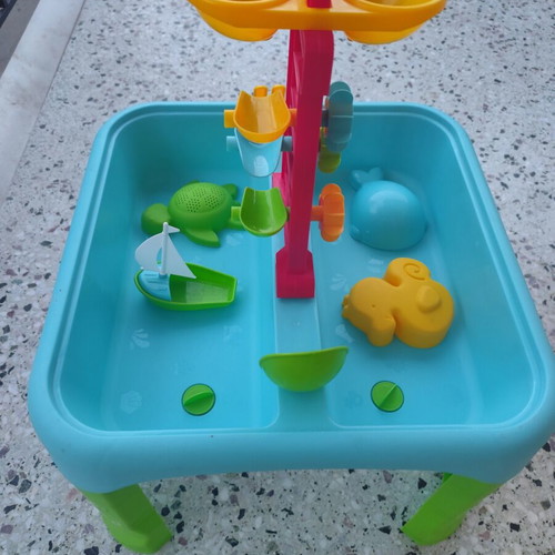 Children's sand and water play table