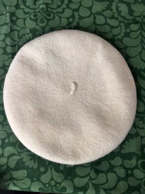 Benetton wool beret ecru new, unworn