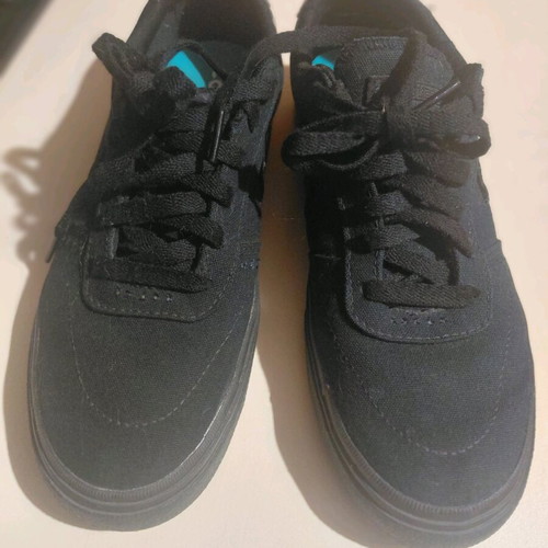 Converse black athletic shoes size 38 like new