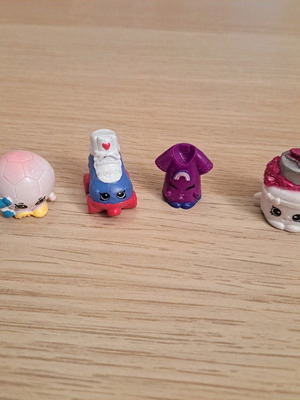 Shopkins figures 4 pcs like new