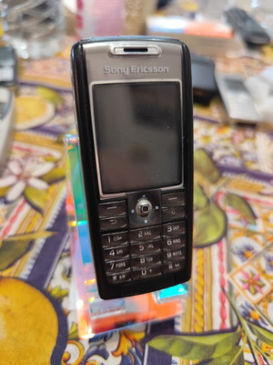 Sony Ericsson T630 used mobile phone black, battery loose, no charger
