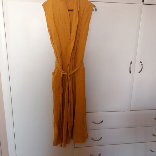 Zara dress size 36 with pockets and fabric belt, mustard color