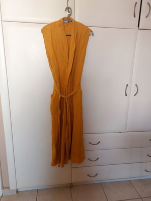 Zara dress size 36 with pockets and fabric belt, mustard color