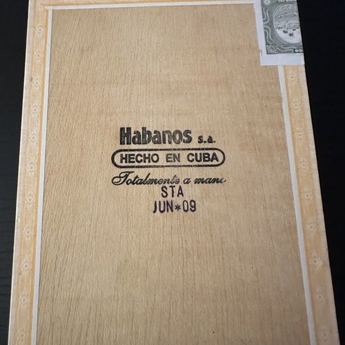 H. Upmann Coronas Major collectible box with 18 authentic tubes like new