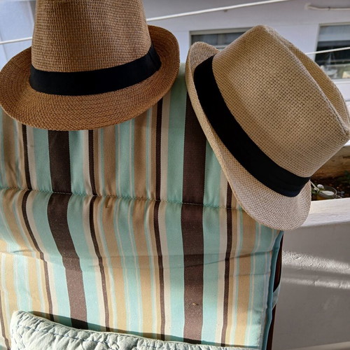 Crab hats new no 58, white and beige, set of 2