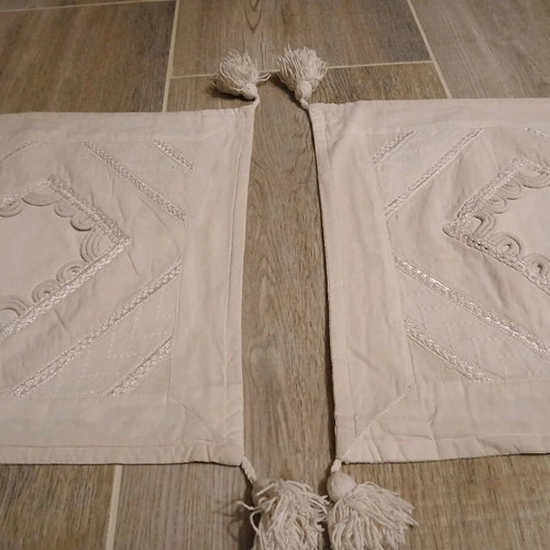 Vintage beige pillowcases used, set of 2, 40 cm with tassels