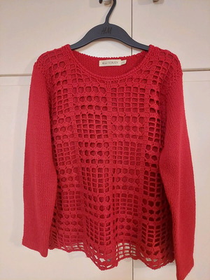 Vintage sweater used, red with patterns, size S/M