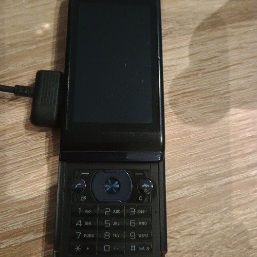 Sony Ericsson U10i Aino phone used, black, missing battery cover
