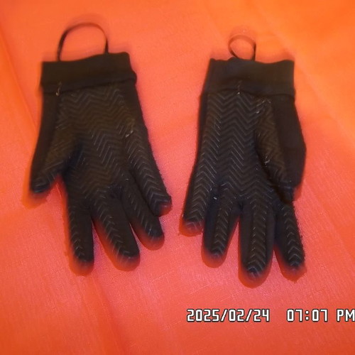 Children's gloves and shin guards used