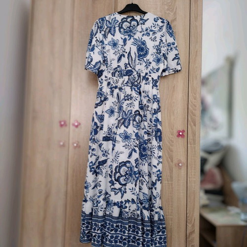 Mediterranean Blue and White Floral Dress like new with Short Sleeves