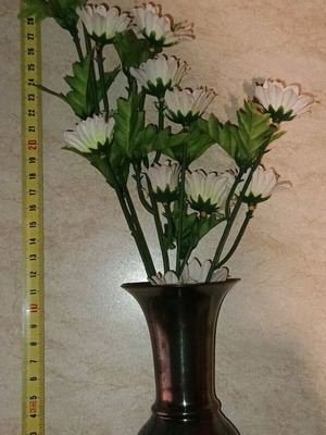 Silver plated metal vase with gift, height 11cm