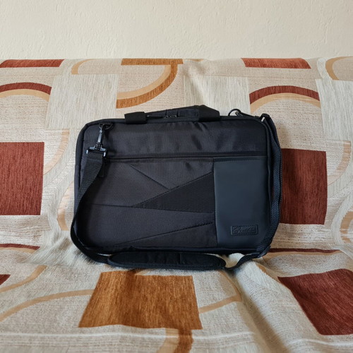 La Carrie laptop bag new, black