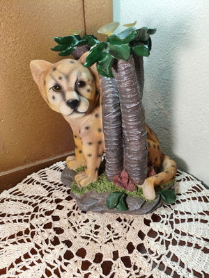 Vintage 1985 Hamco Baby Cheetah Tropical Forest resin decoration, large