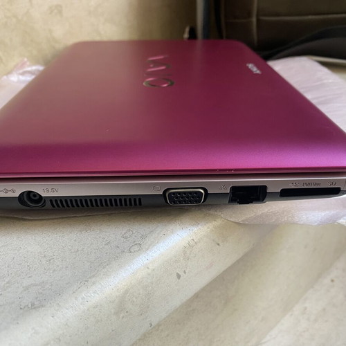 Sony VAIO Netbook VPCM12M1E new, pink/fuchsia with premium carrying case