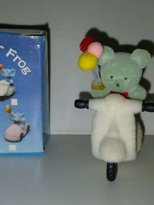 Bear figure old, like new condition
