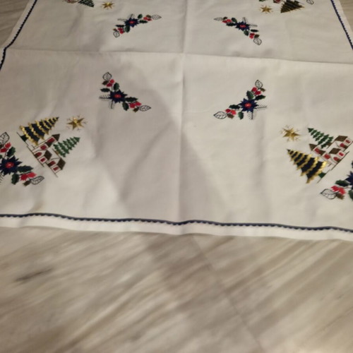 Handmade table runner like new with Christmas design