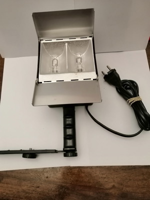 Φωτιστικό βιντεοκάμερας μεταχειρισμένο 2Χ1000 Watt 220 Volt με ανεμιστήρα REVUE Typ2309