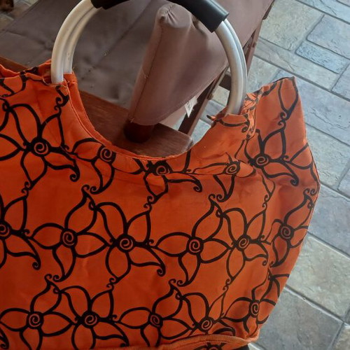 Insulated bag with aluminum handles
