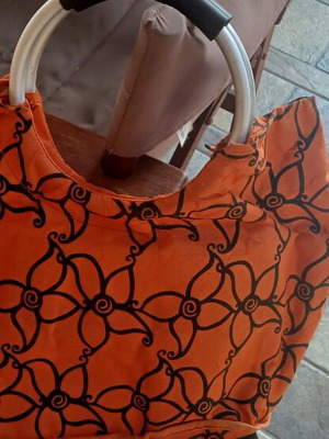 Insulated bag with aluminum handles