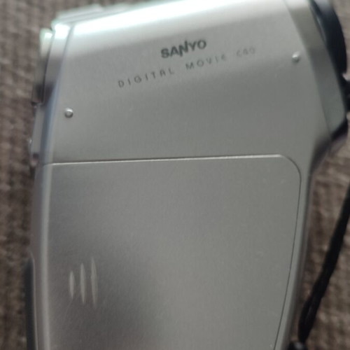 Sanyo Xacti Vintage Digital Camera 4MP with 60x Zoom and Accessories