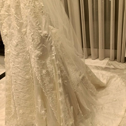 Wedding dress new off white with appliqué lace and veil
