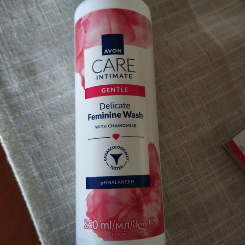 Avon feminine wash delicate liquid new with chamomile