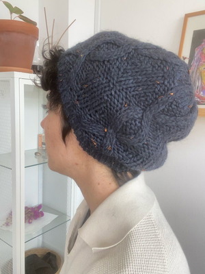 Knitted hat anthracite with embossed braids and glitter details like new