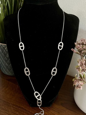 Silver stainless steel tie necklace with geometric elements